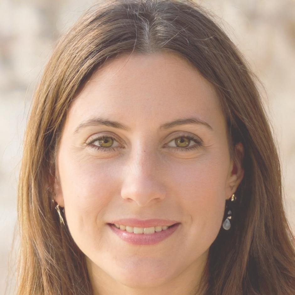 Portret Mădălina Popovici, Senior Consultant